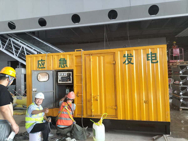 彭泽怎样判断空气滤清器是否需要更换？